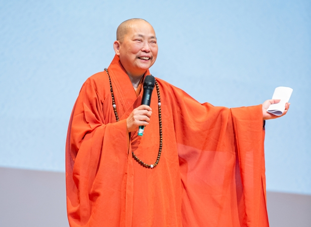 台灣禪茶學會理事長蓮懺禪師致力從事社會服務工作多年,為悟明長老印可,並被明盲界尊稱是「盲人導師」