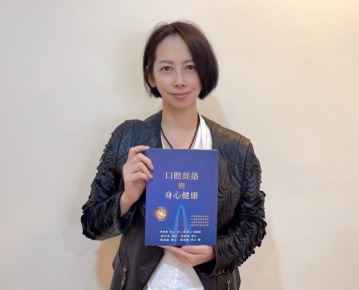謝昊霓博士是一位全方位創作家，為了父親信手撚來創作口腔經絡圖並申請專利。