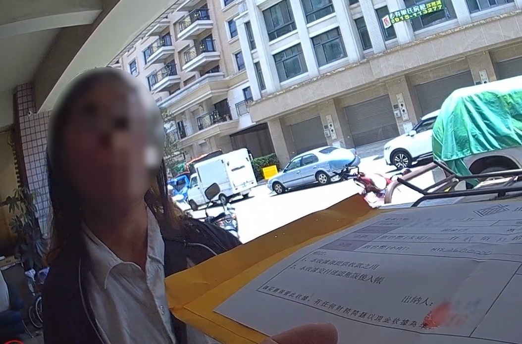 ▲圖說:警方專案小組指導黃婦與詐欺集團周旋,成功緝獲出面取款的52歲詐欺車手 (圖/台中市政府 提供)