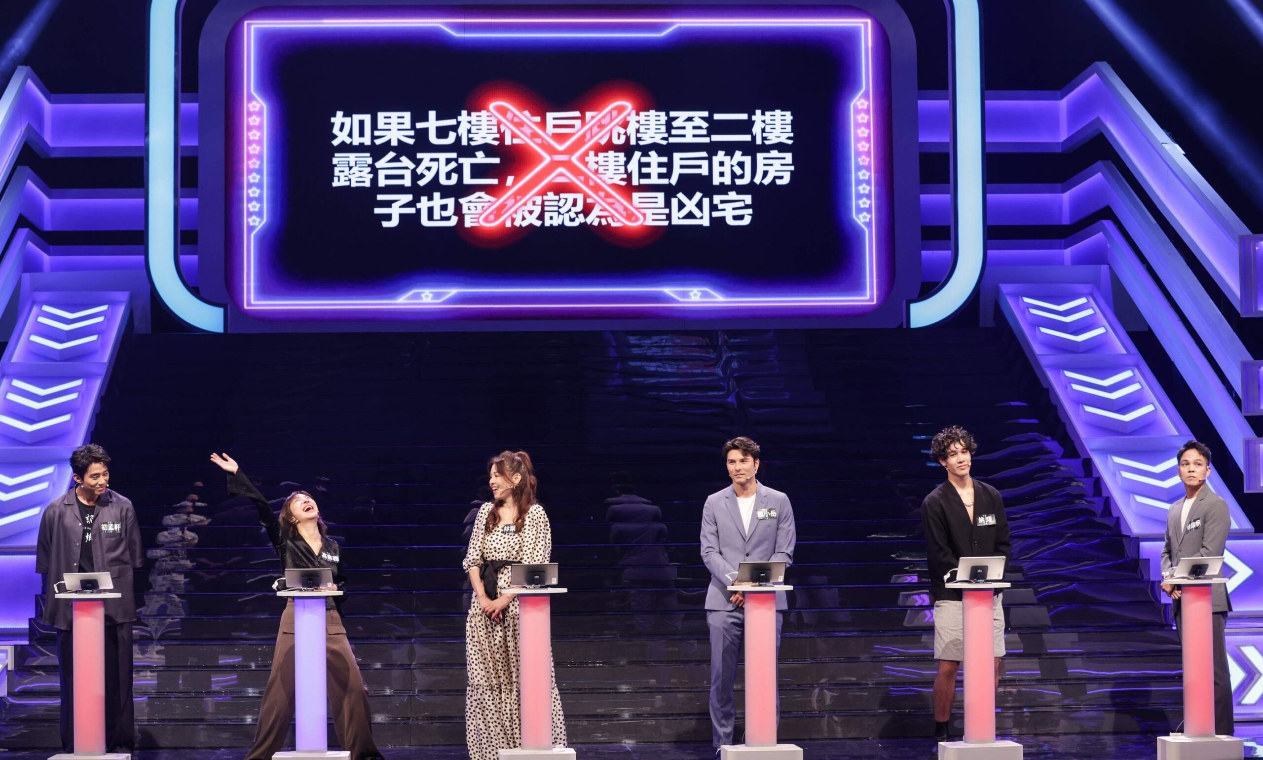 02 左至右初孟軒林葉亭高雋雅鳳小岳納曜徐詣帆等人上公視哈真相大白了高雋雅一人答對開心地搞笑