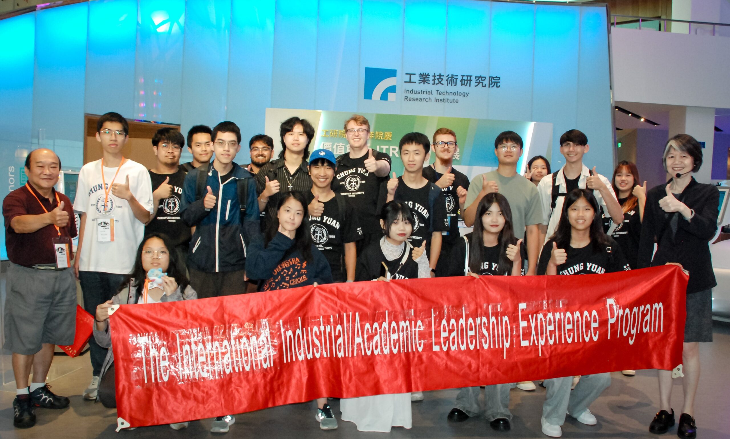 04 為拓展學子國際視野中原大學工學院每年舉辦全英語營隊也讓海外名校學子認識台灣產業發展