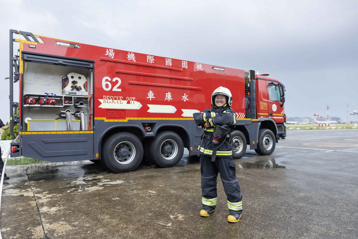 守護國門與新航廈啟用 桃園機場公司招募新人薪資最高可達8萬 11 1140916 114 04新進消防員甄選分為體能測驗筆試及面試三階段