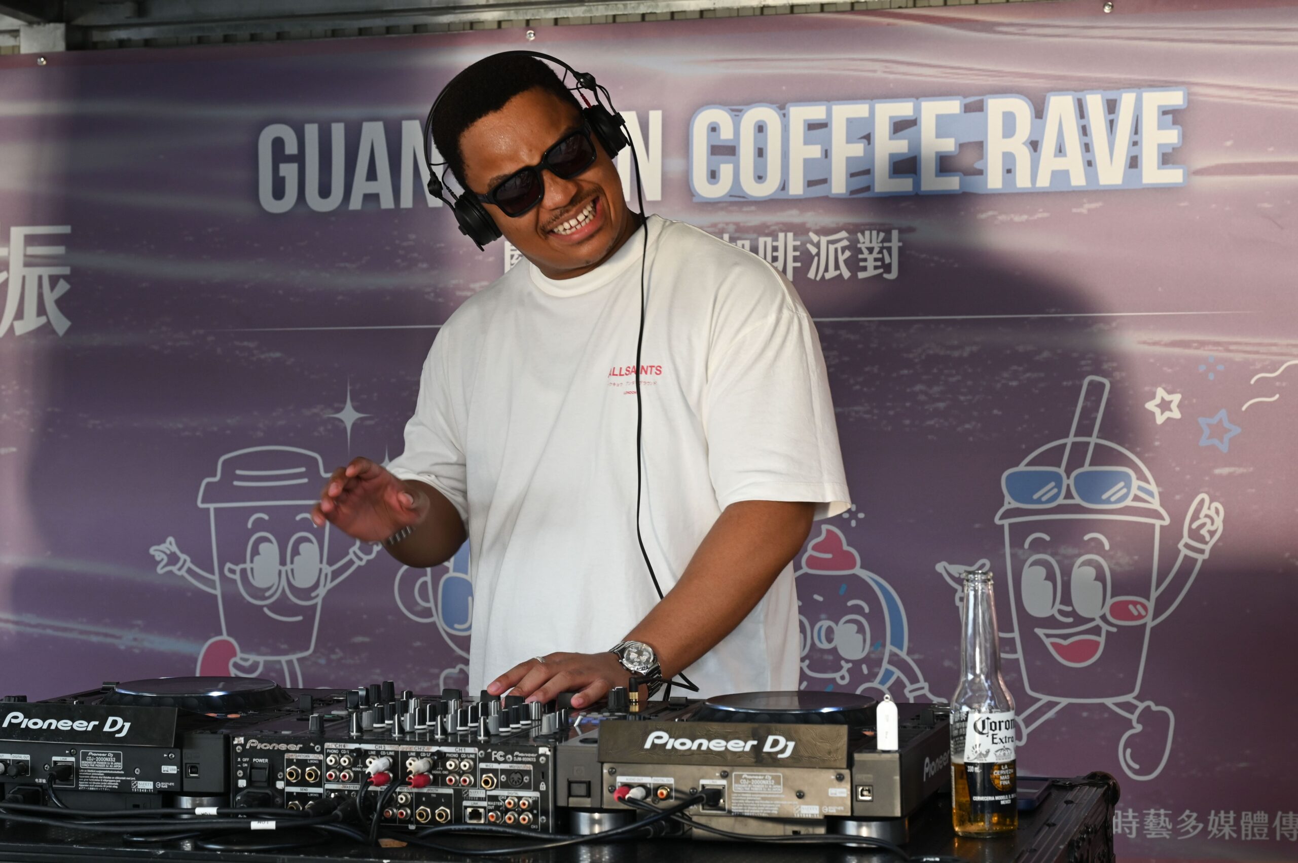 11關關聚揪 咖啡派對提供嘻哈與電音雙區音樂即日起開放新秀DJ報名加入演出行列 scaled 1