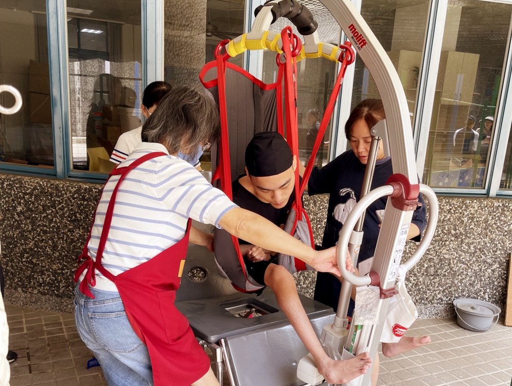 - 報新聞 Mega News 15 1