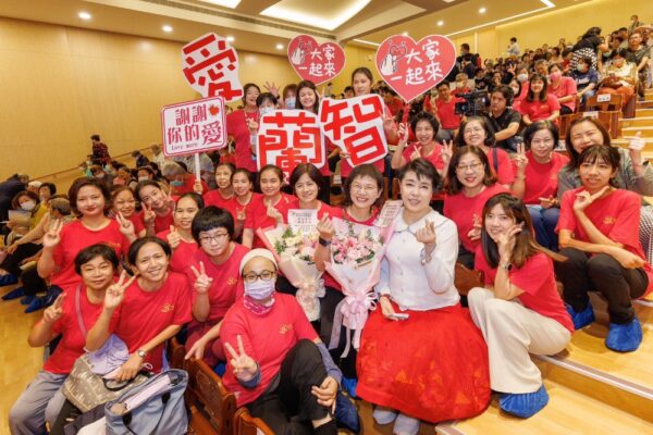 簡文秀返鄉吟中秋「歡唱滿人間」慈濟宜蘭園區熱鬧開唱! 7 20250927214246 65 600x400 1