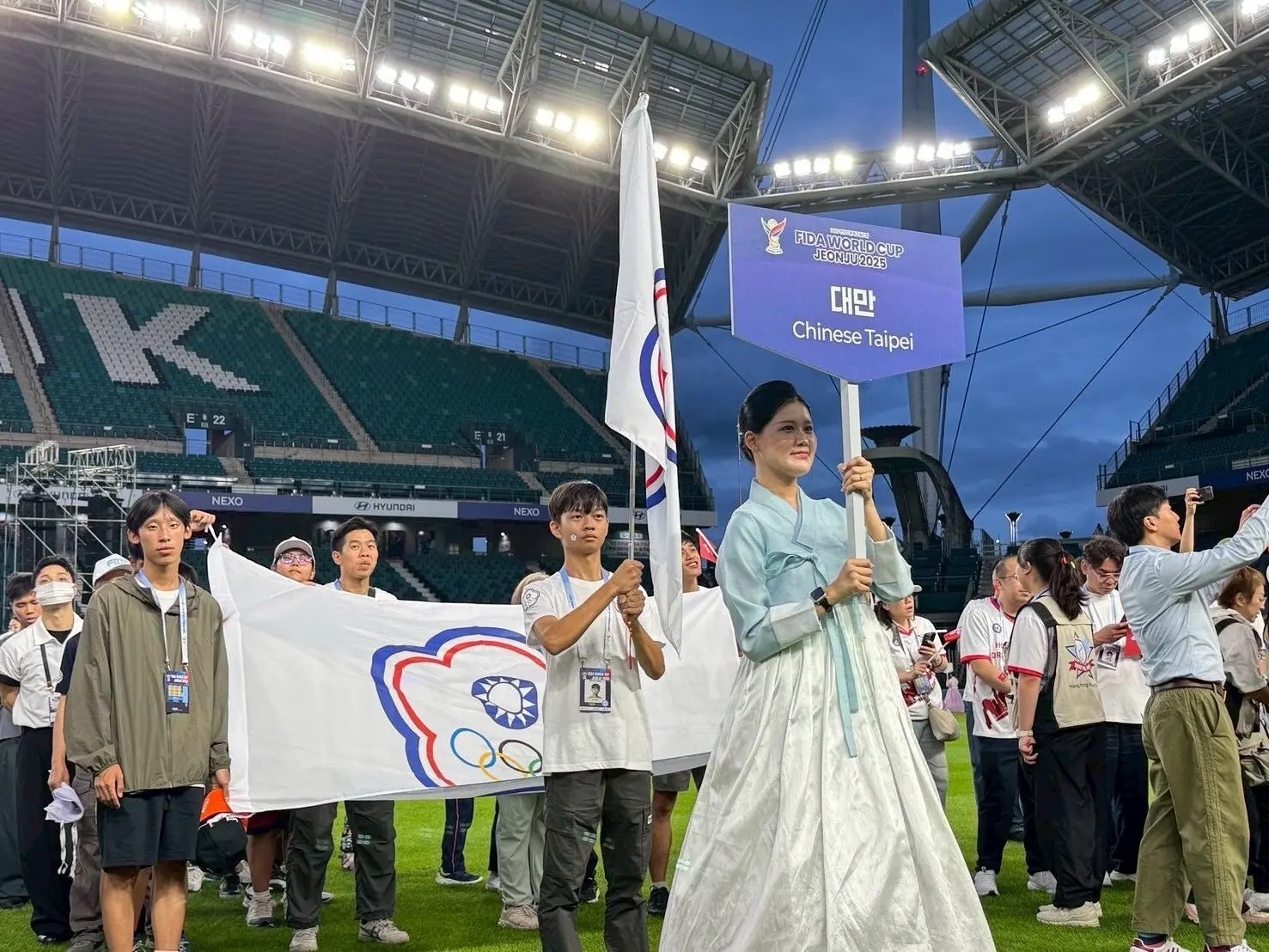 2e8c0abf 9eab 4369 964f b839e7eaa269 2