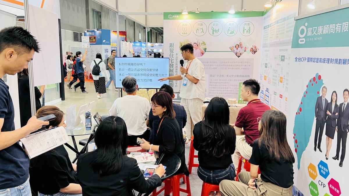 2f8e85ef b7bf 413b a28e 0e0d57619deb 175894437317592116003090194