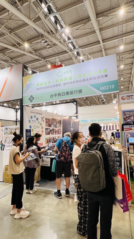 2f8e85ef b7bf 413b a28e 0e0d57619deb 175894442393010784705030050