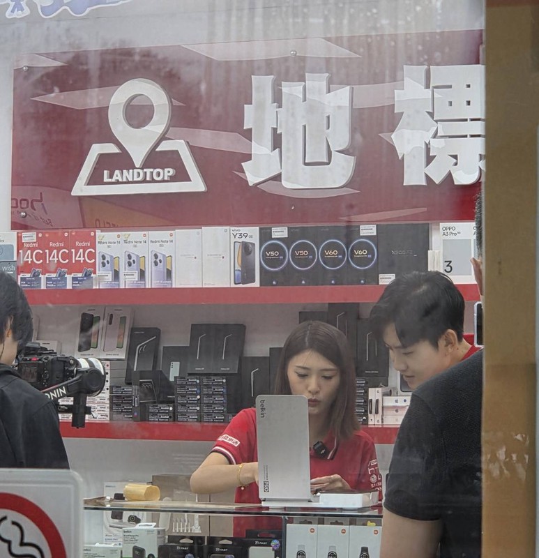 路人驚見Joeman下海賣手機!網笑瘋「奢華店員」「根本金秀賢!」 6 774e9c5e 482f 43dd 8d7b 02aa5993704f 175871063338470617209072325