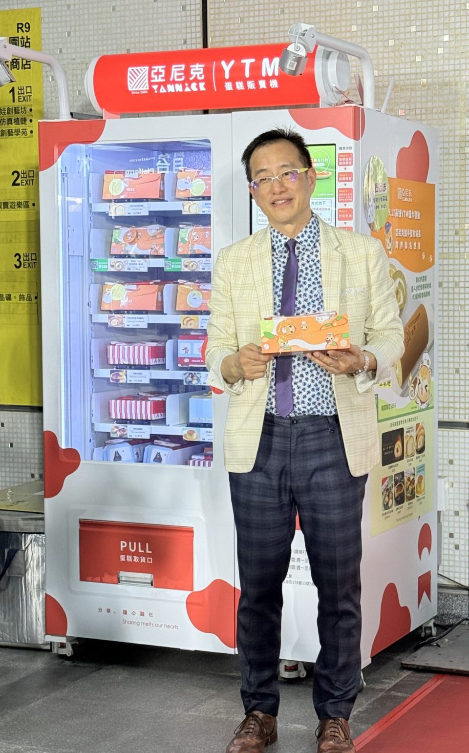 亞尼克 YTM 高雄捷運「10站」盛大啟動「烘焙奇”機”」 超前佈局搶南台灣軌道商機 聯手超人氣高捷「蜜柑站長」開賣生乳捲 11 IMG 5600