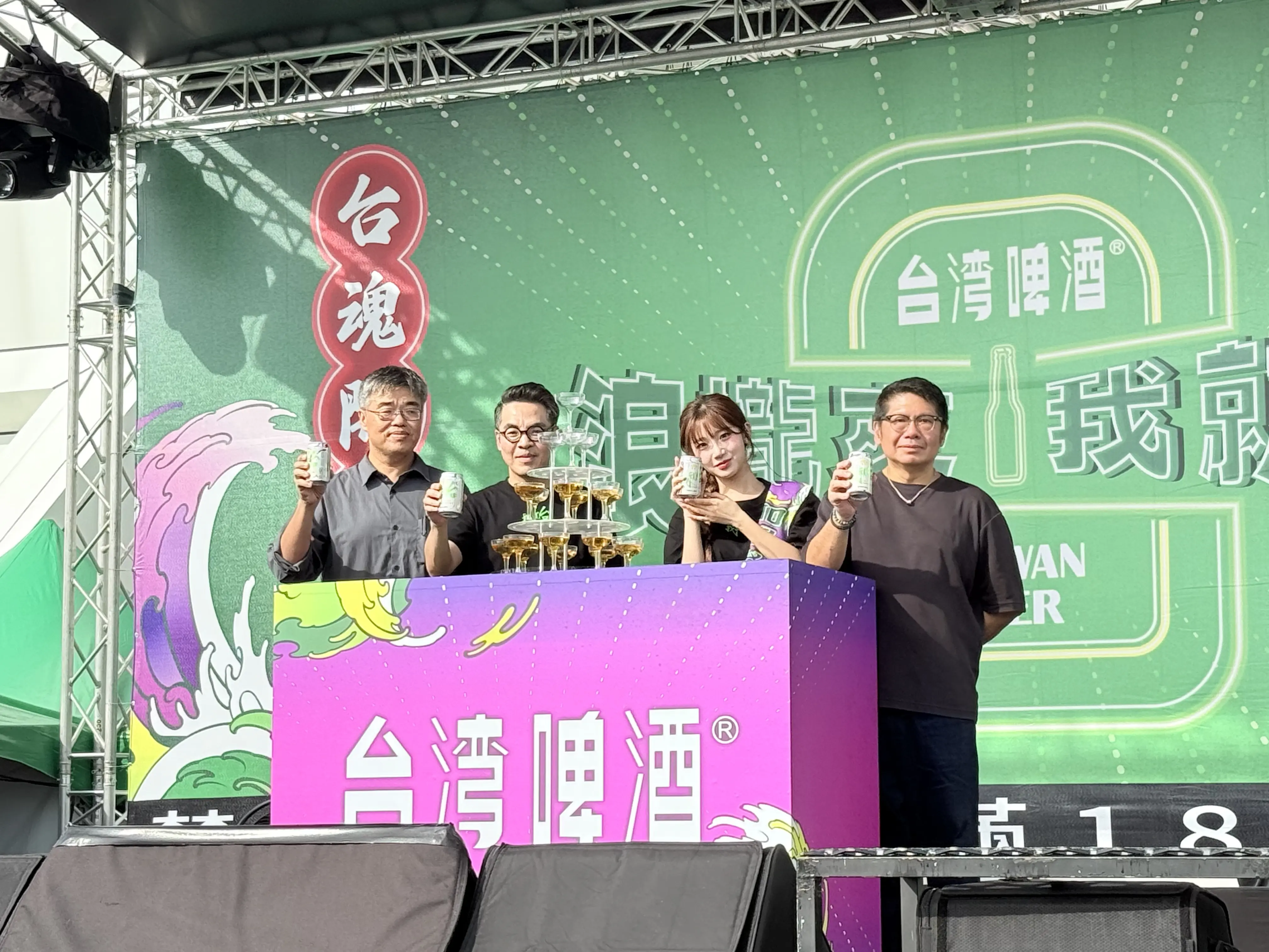 40公尺巨型滑水道降臨高雄 台啤打造南台灣最潮水派對 「李珠珢X金牌台灣啤酒主題罐」首發 限定販售 5 IMG 5879 1