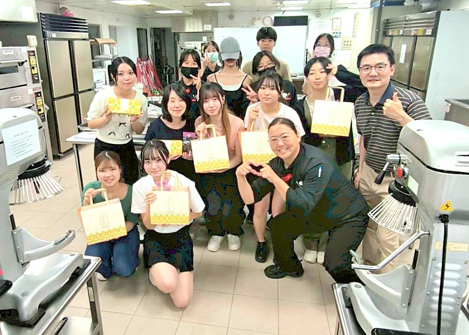 LINE ALBUM 20250910鳳梨酥和小餅乾製作 250911 1 0 Fotor 2