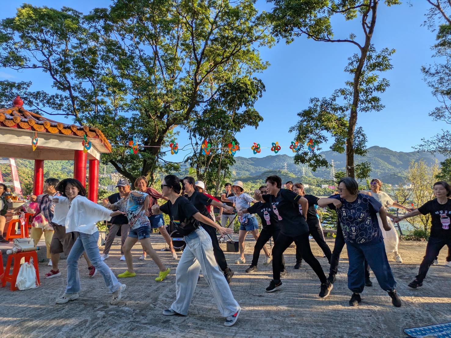 基隆堵南「後山音樂派對」百人同樂 點亮荒蕪公園譜寫溫馨樂章 8 S 43376677 0