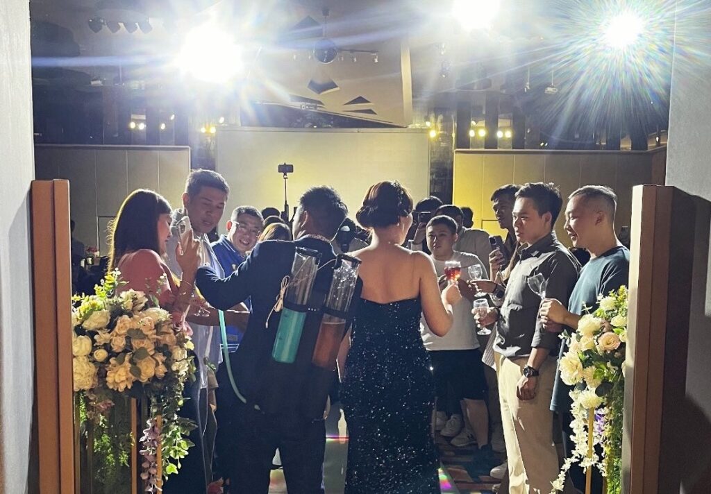 尾牙酒水進化搶巿 拌伴酒自動調酒機展現大型活動供應力 4 S 81879046 0 0