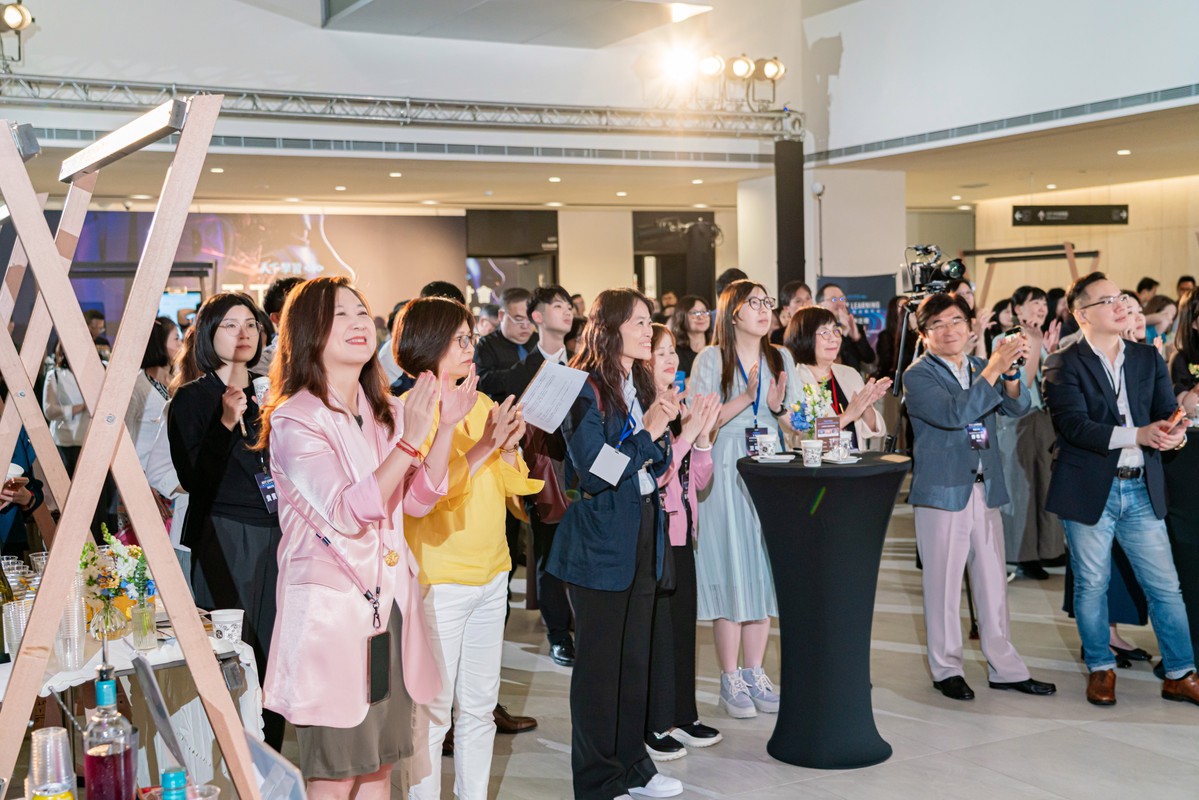 da9173e9 5919 469f ba5b 42d5aed263ac 175885352927439640609035112