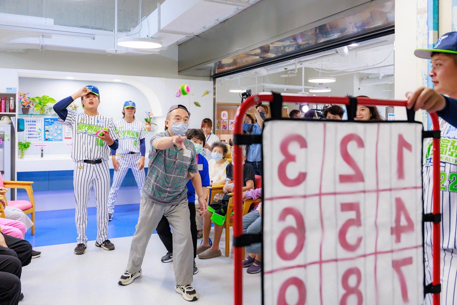 ecf0ea65 fcbf 4abc 8131 ecb42726c3ec