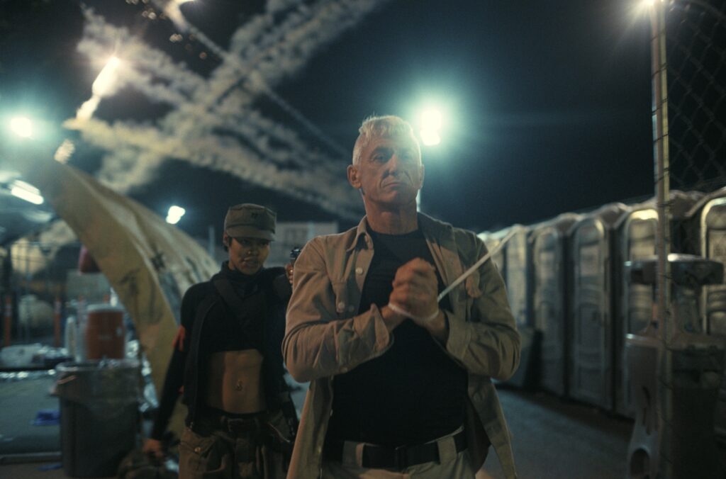 李奧納多【一戰再戰】化身「最強老爸」大秀反差魅力!暢談爸爸經坦言「像摯友」李奧納多首度對決西恩潘【一戰再戰】想學阿湯哥搏命救女兒 3 %E4%B8%8B%E5%8D%885.09 2025 9 17%E7%9A%84%E5%BD%B1%E5%83%8F