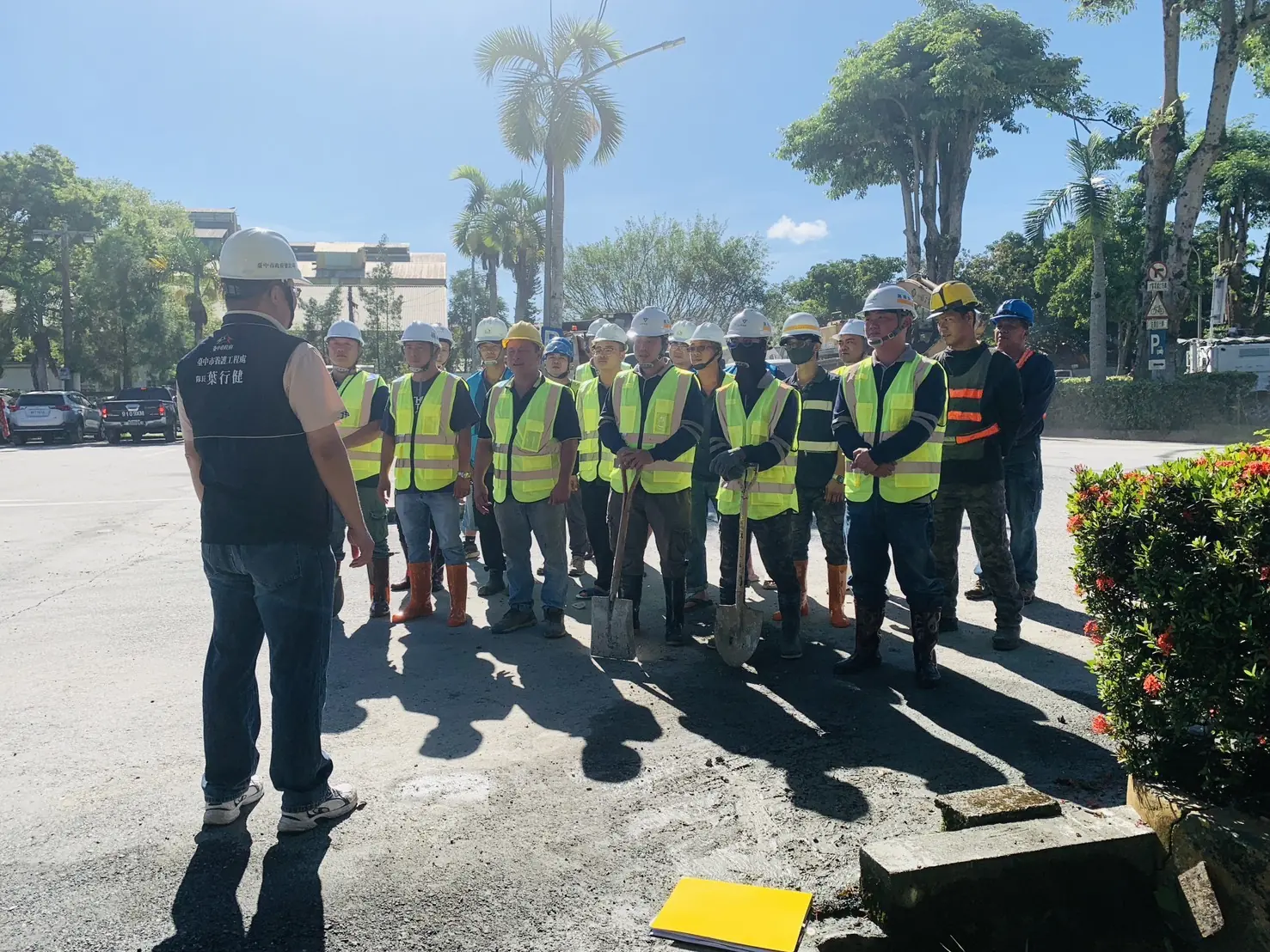 出發前再次叮囑救災團隊注意事項 0