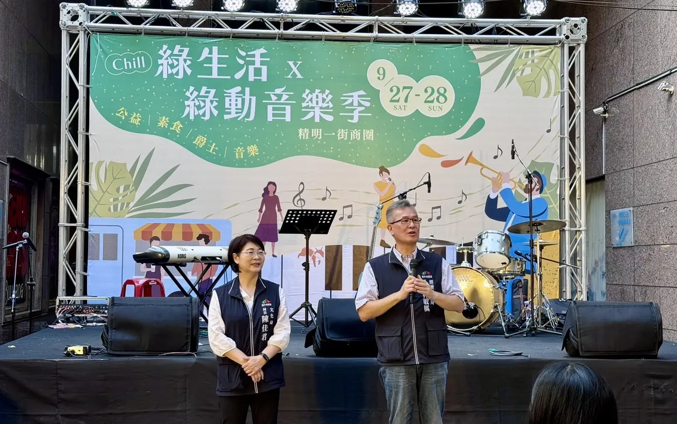 爵士樂與綠生活齊響! 中市精明一街商圈中秋音樂祭千人共賞 5 副局長林敏棋 文化局長陳佳君 左 0