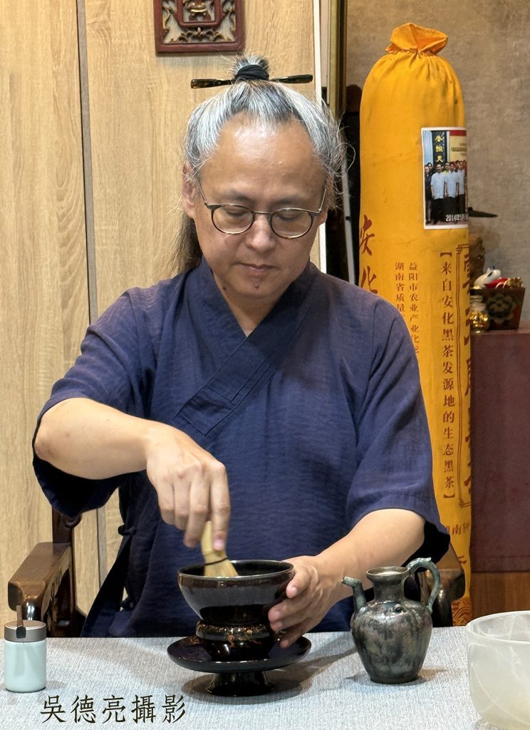 北京茶文化名人觀合攜北苑貢茶龍團鳳餅與唐朝團餅茶來訪00004 744x1024 1