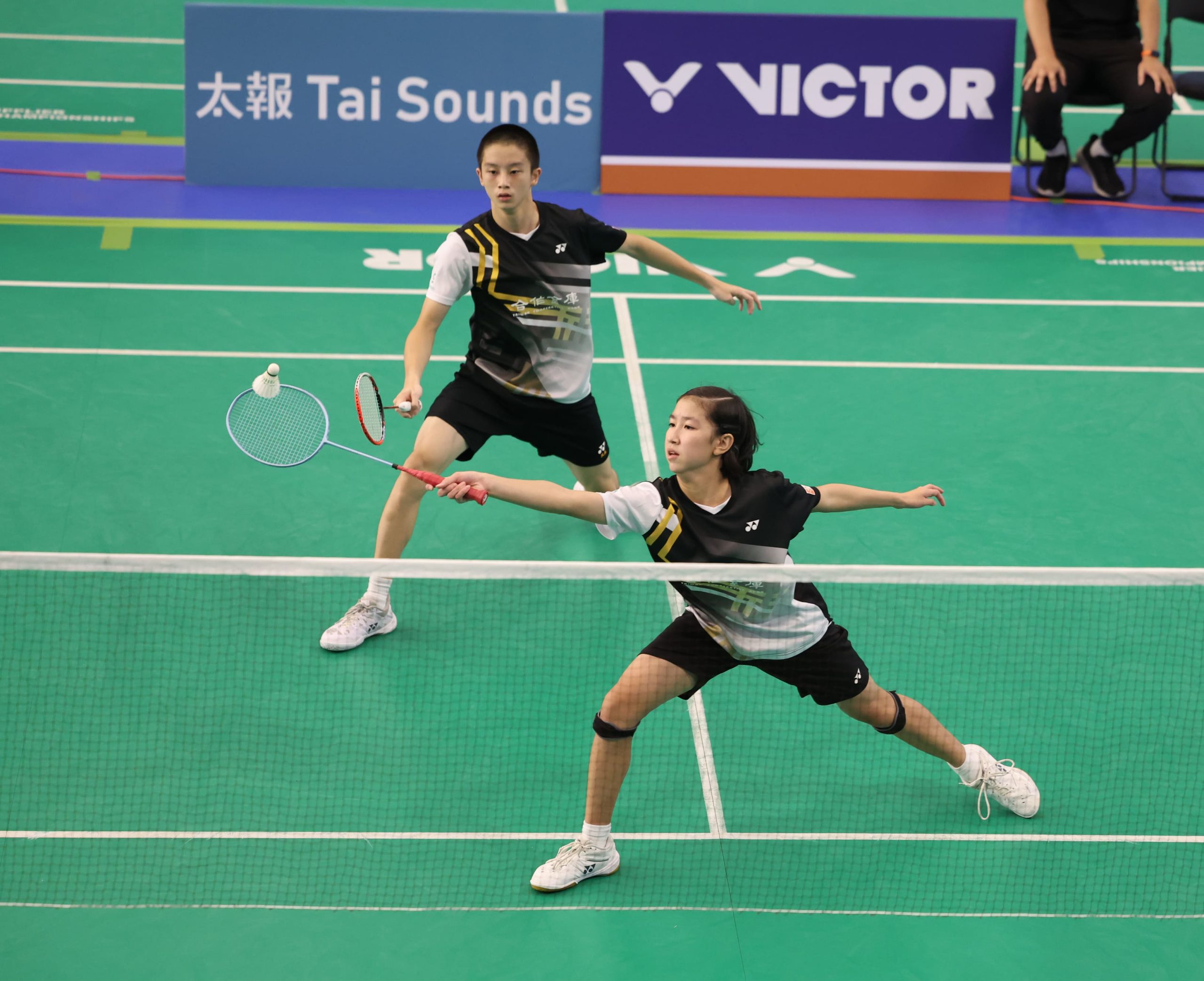 圖1 國中組混雙冠軍 鄭以杰唐嘉佑 scaled 1