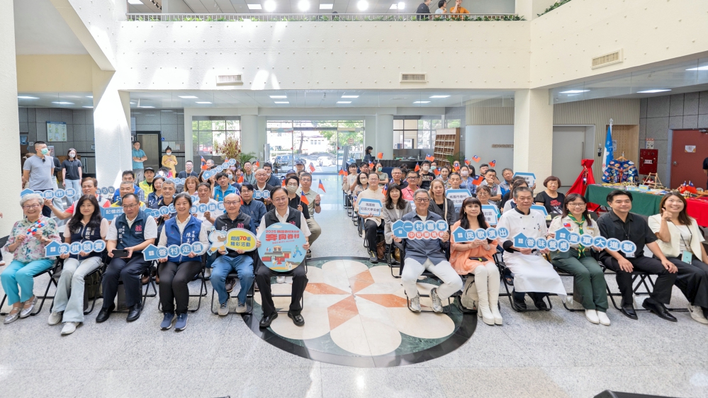 大合照_Fotor - 報新聞 Mega News 大合照 Fotor
