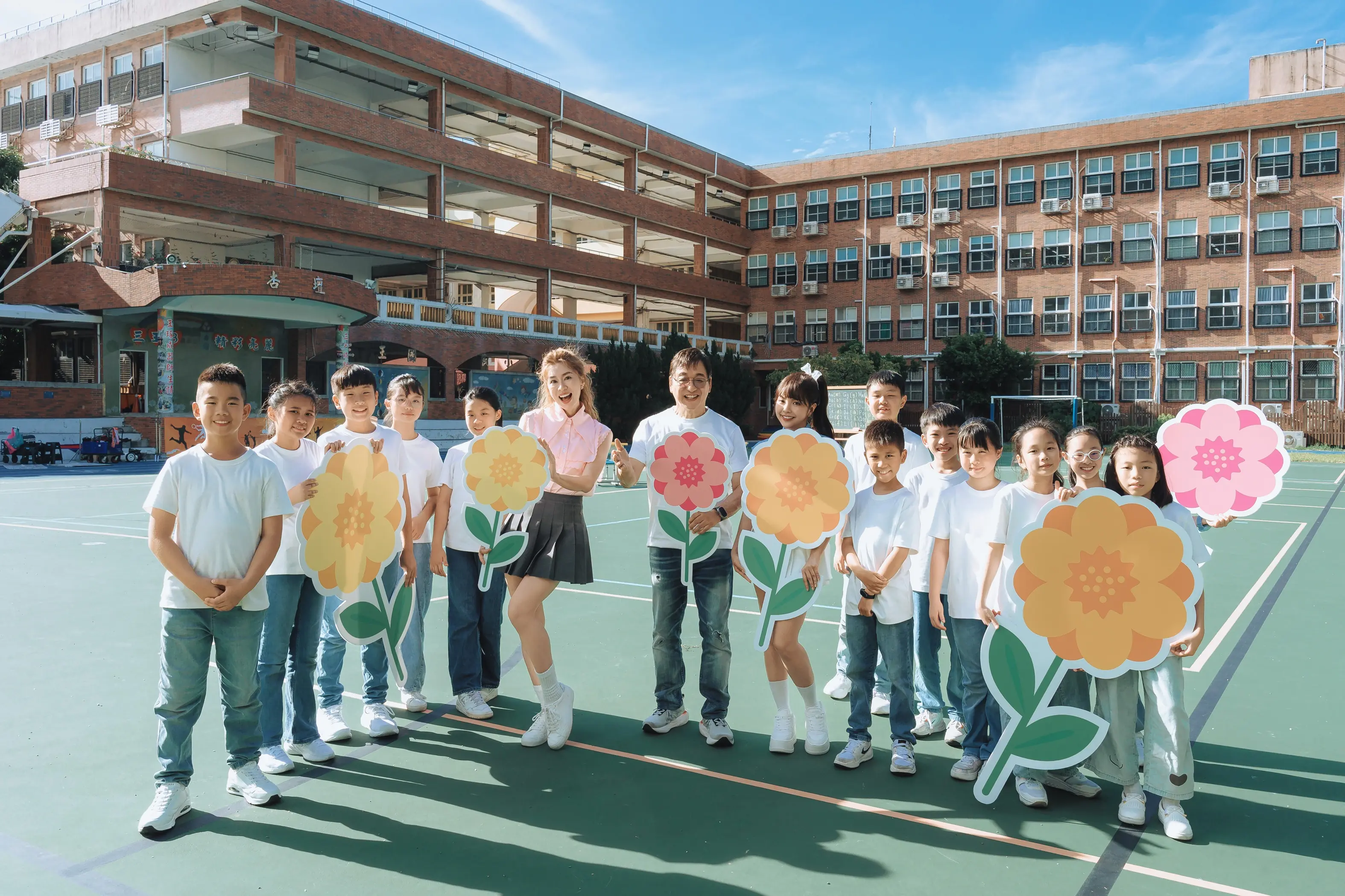 張棋惠徐凱希響組限定女團樂壇與資深新人李濤與三玉國小合唱團獻聲全新公益單曲Sunper Teacher 4