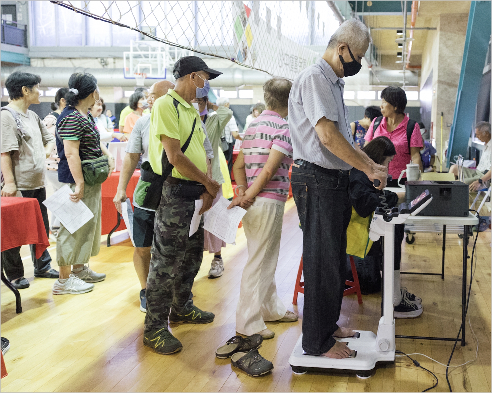 活動現場亦設置多項體適能檢測協助長者了解自身健康狀況並進一步建立規律運動與健康管理的觀念圖 桃園市政府體育局提供