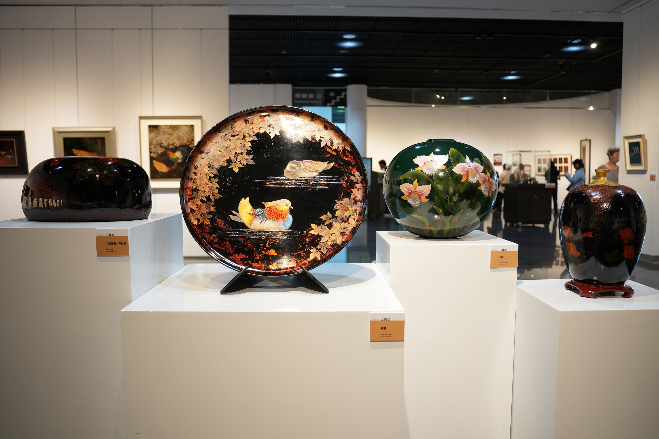 蒔繪保存者王賢志漆藝特展 屯藝展出父子技藝傳承與對話 7 漆美藝精 王賢志漆藝特展 自即日起至11月9日止 1