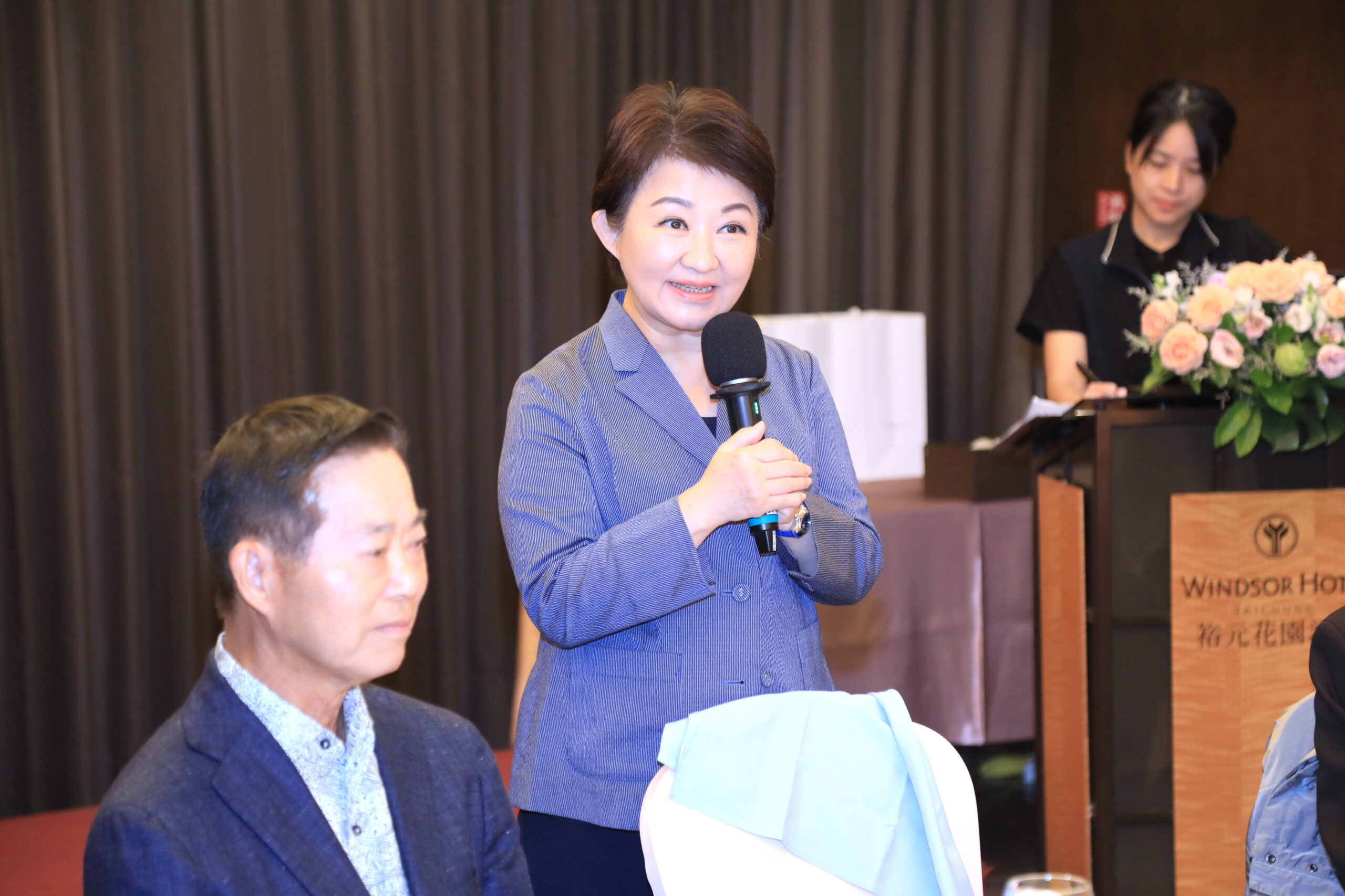 盧市長歡迎僑胞 盼成為台中堅定夥伴 0 scaled 1