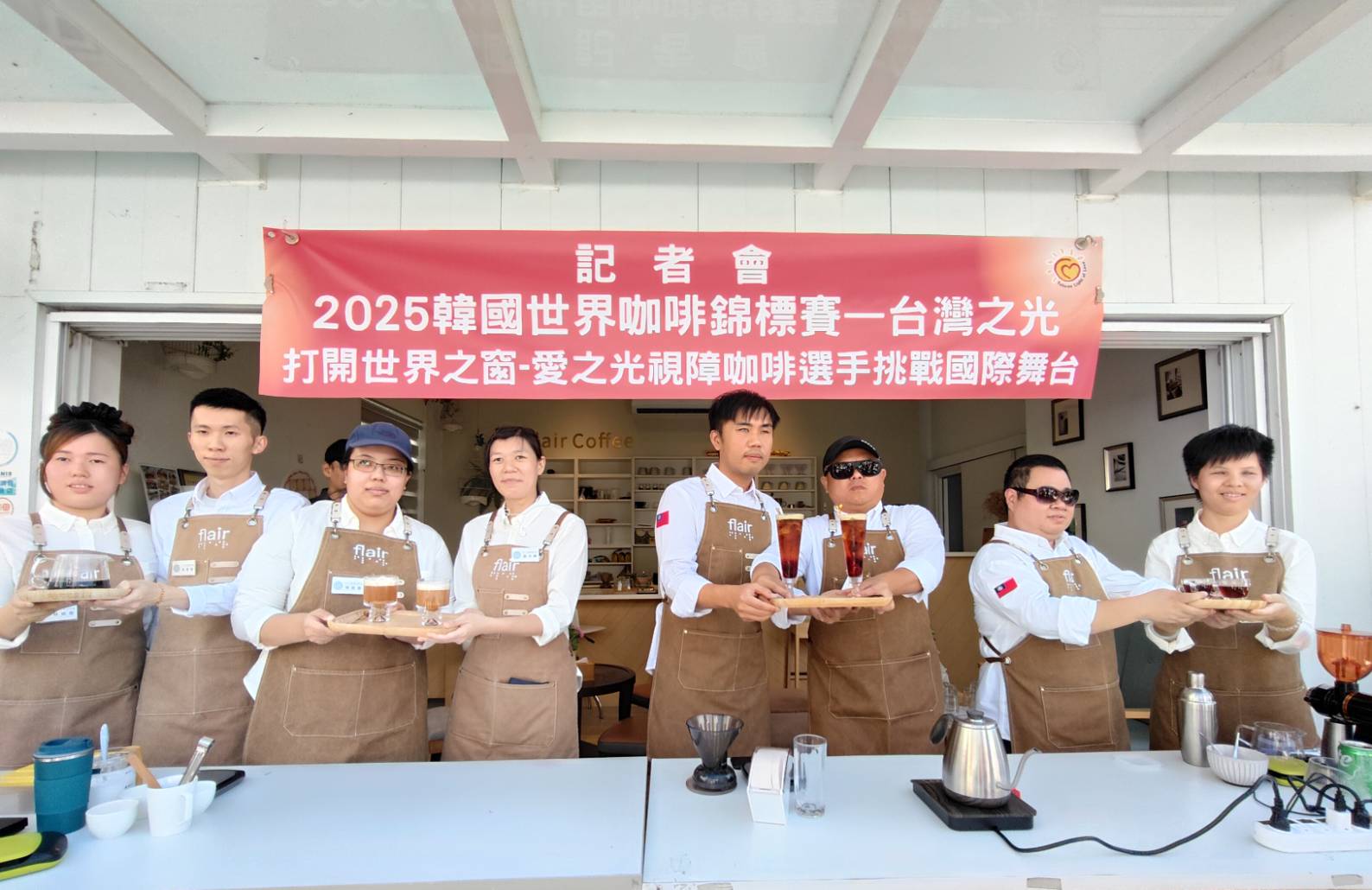 看不見也能沖出夢想 愛之光視障咖啡師創造勇敢自信的咖啡人生2