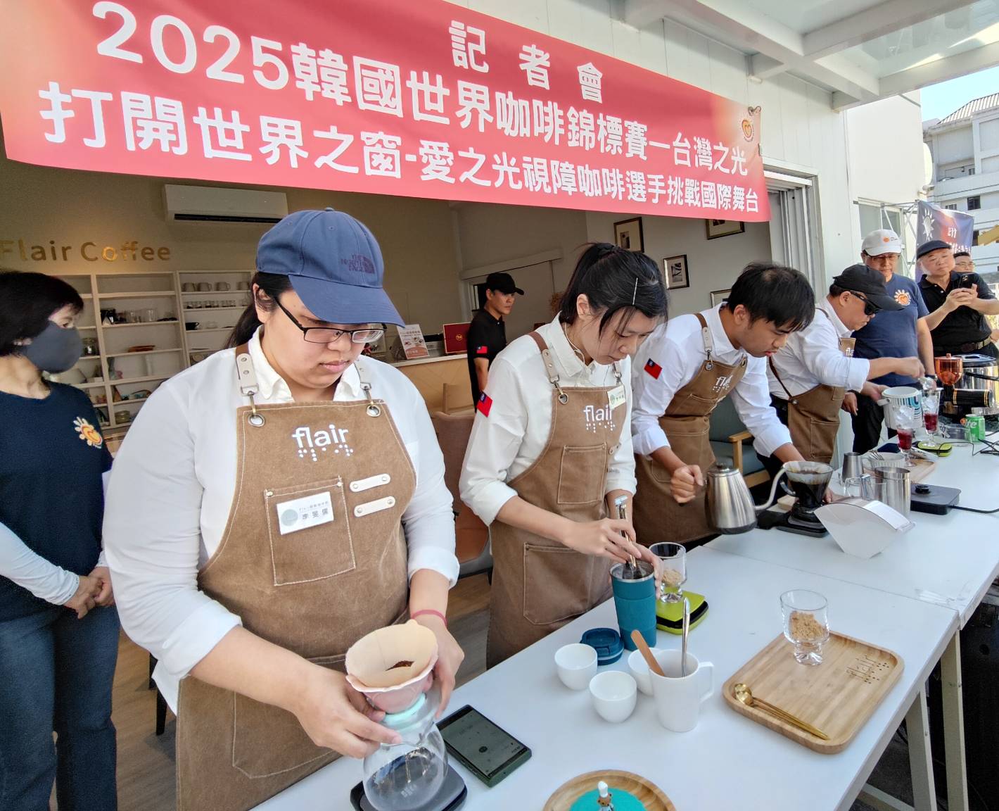 看不見也能沖出夢想 愛之光視障咖啡師創造勇敢自信的咖啡人生4