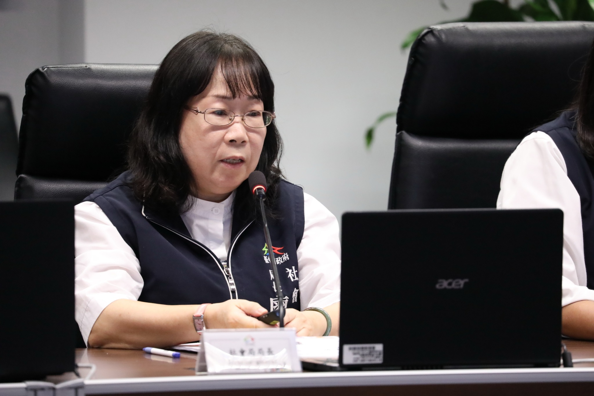 台中獲「慢老城市」評比全國第一! 黃副市長:多項友善措施讓「變老」也很美好 2 社會局長廖靜芝進行專案報告