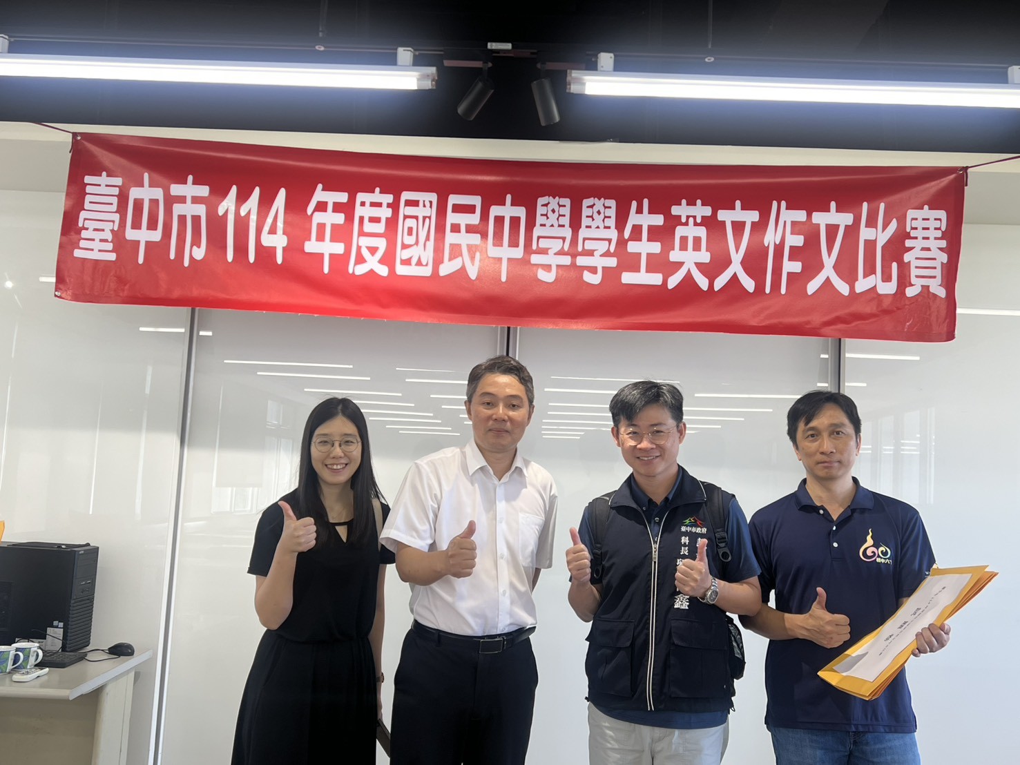 強化外語能力、點亮國際視野 中市國中學生英文作文比賽登場 2 科長代表教育局蒞臨比賽會場