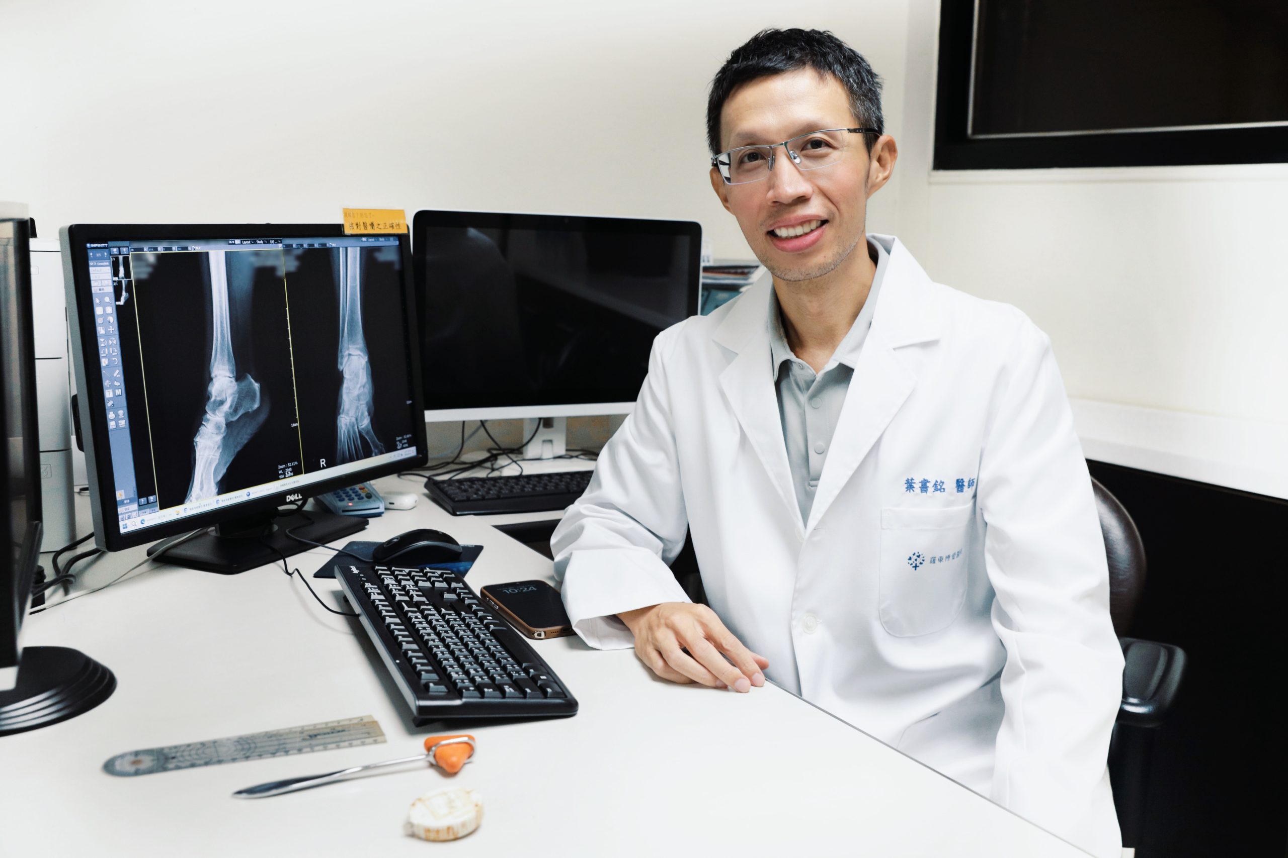 羅東博愛醫院復健醫學科葉書銘醫師提醒運動前應做好伸展選擇合適鞋款長時間行 0 scaled 1