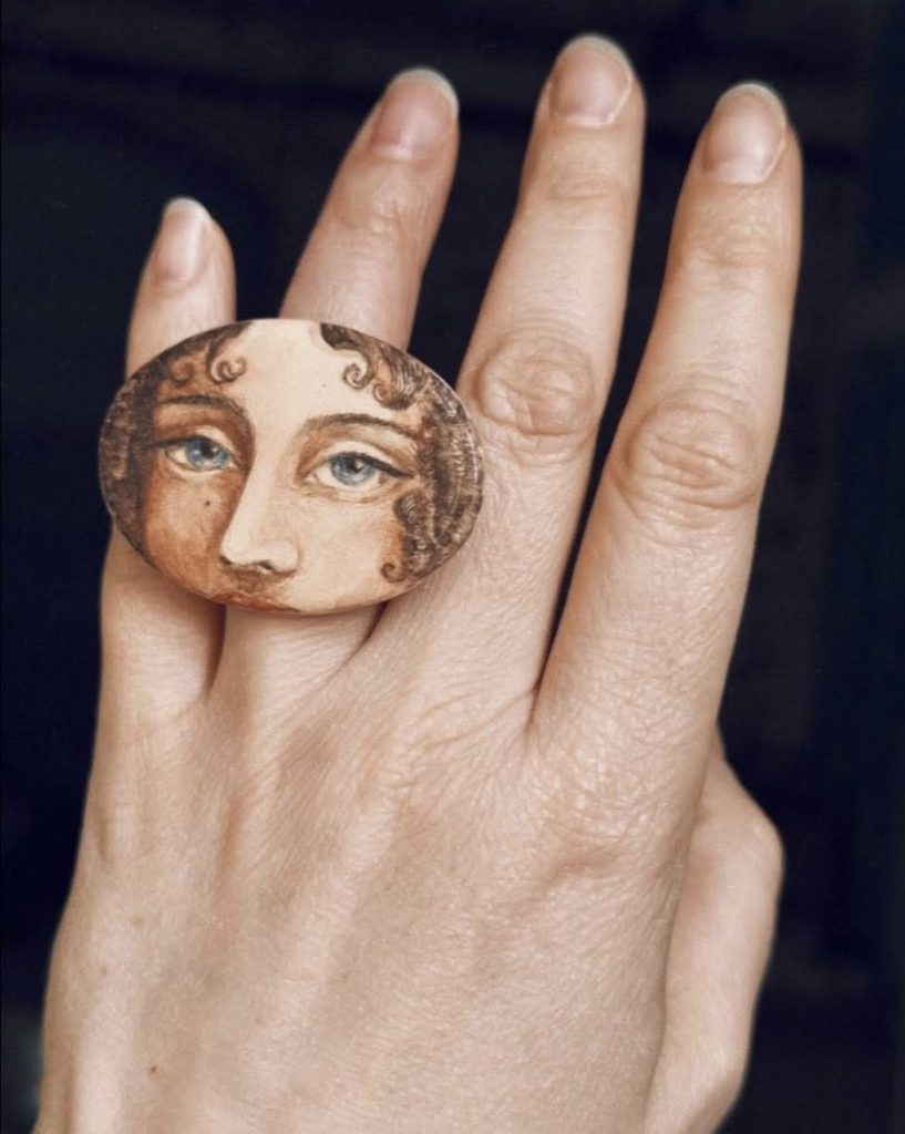 藝術家Yuliia Pylypchatina 的茶杯戒指00002 - 報新聞 Mega News 藝術家Yuliia Pylypchatina 的茶杯戒指00002 817x1024 1