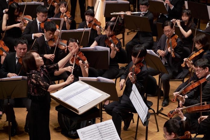 長榮交響樂團指揮 莊文貞帶領音樂營學員演出