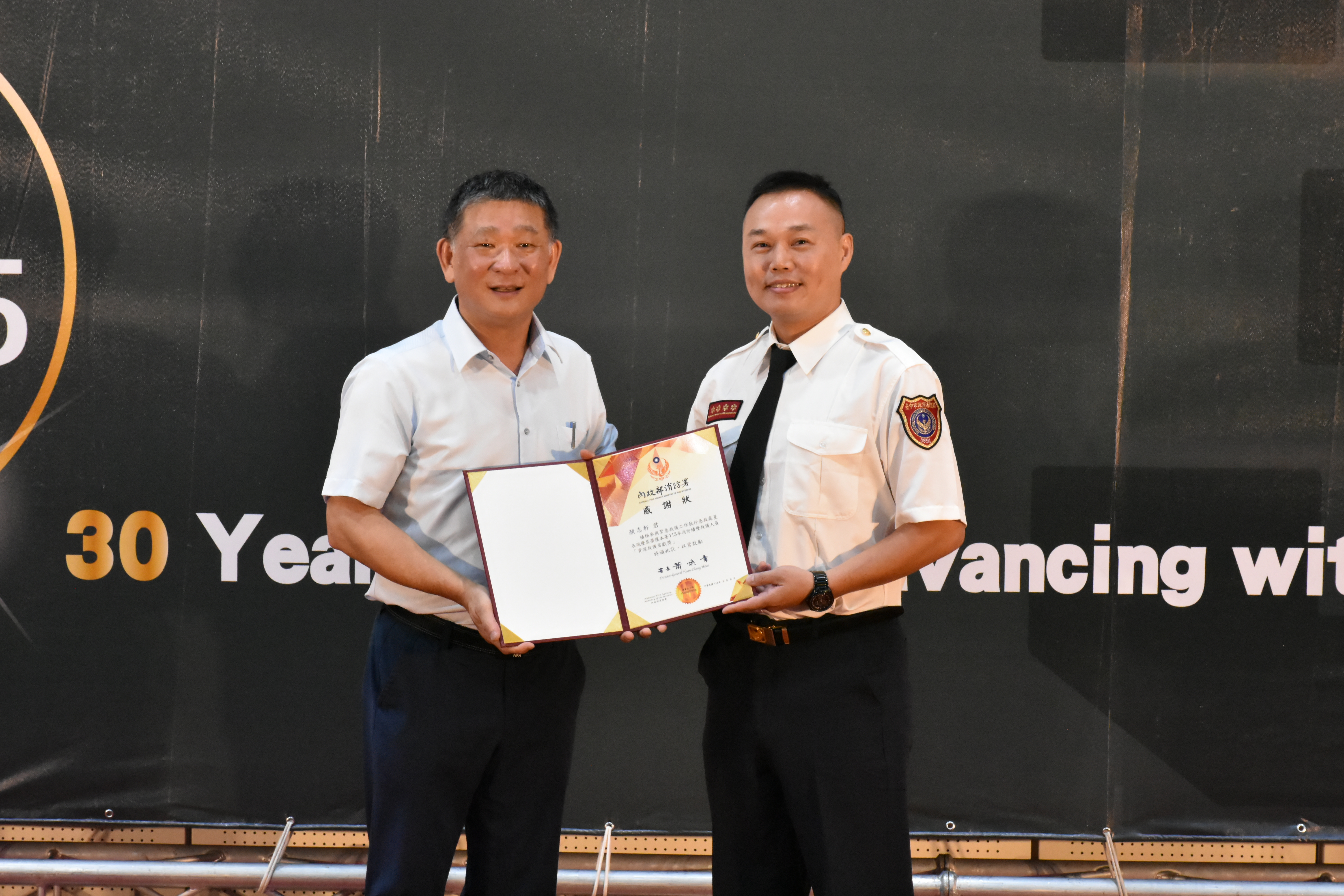 顏志軒為本市傑出代表 不僅服務年資深厚 累積無數救護經驗 榮獲 資深救護貢獻獎 0