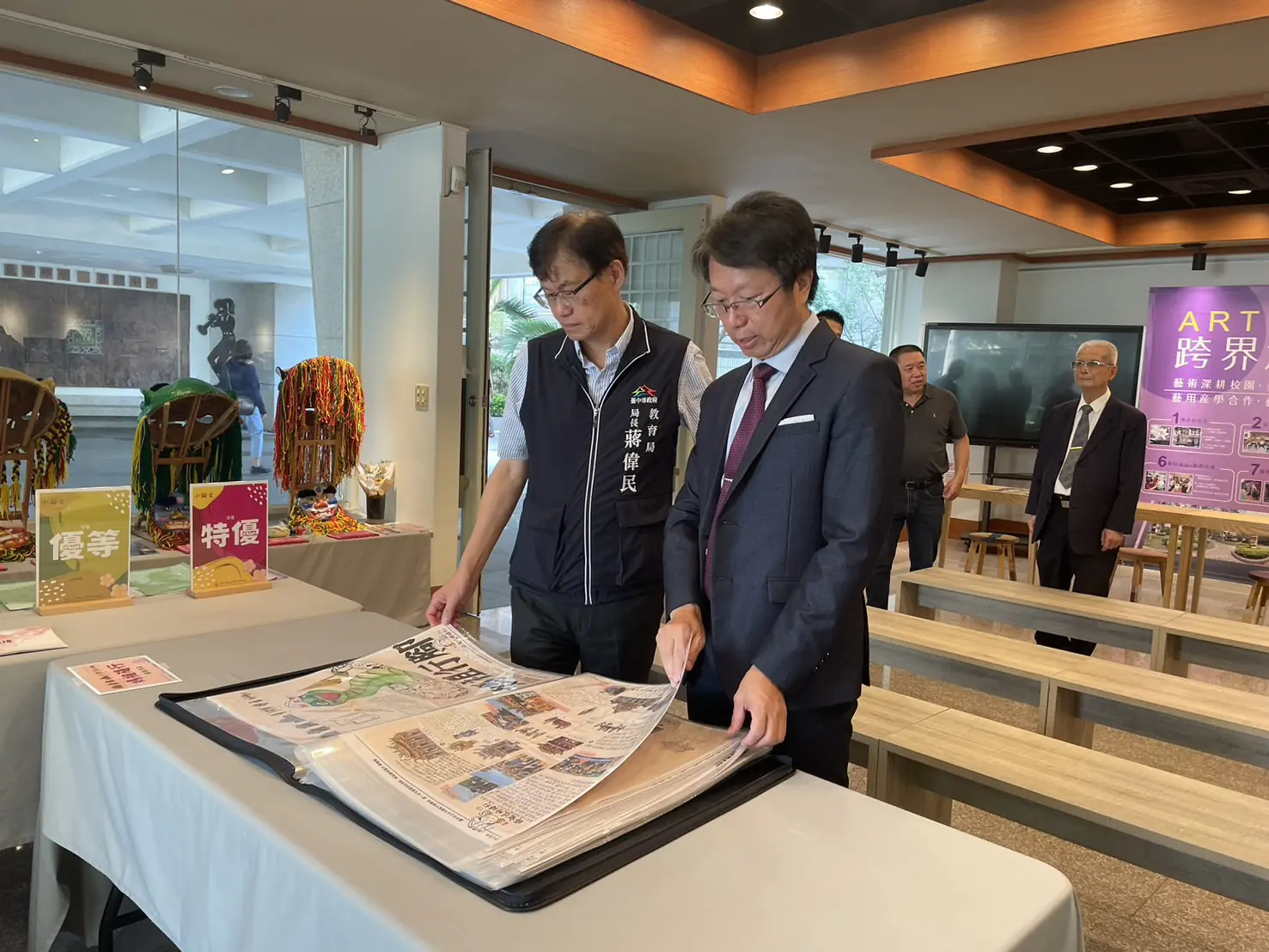 高校長介紹校內辦學成果 0