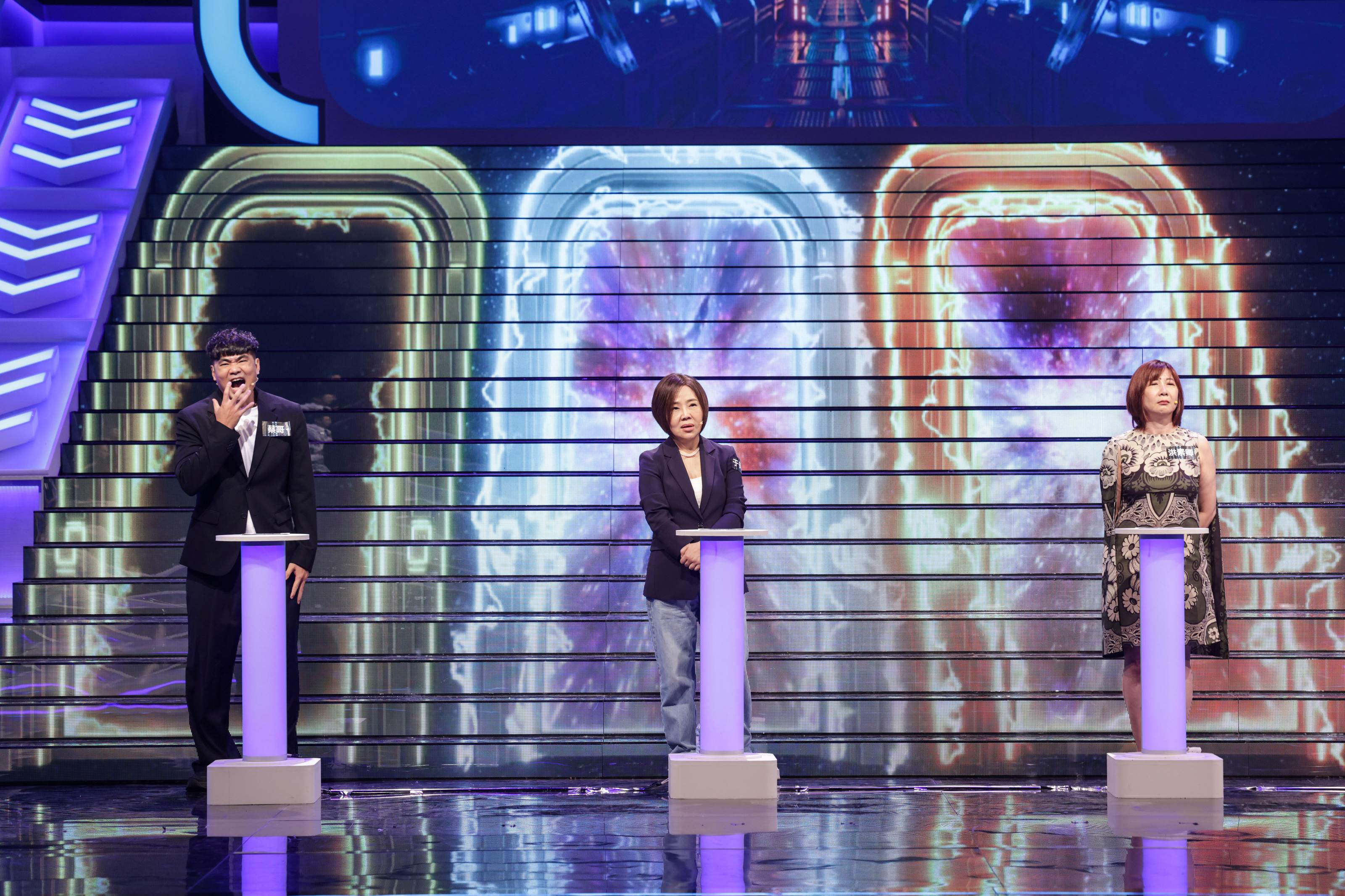 02 哈林庾澄慶主持公視哈真相大白了蔡哥于美人洪素卿左起123在節目最後比拚假訊息辨識