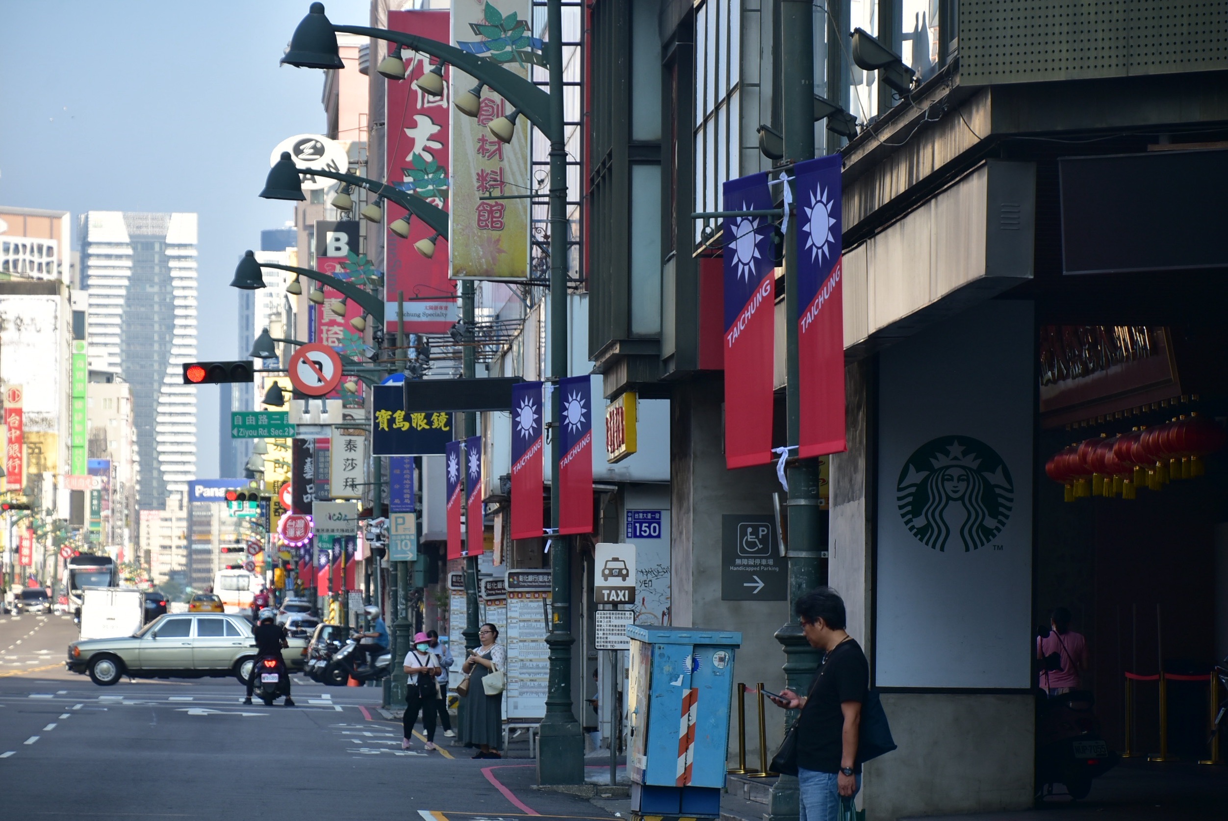 04 市區街道處處可見國旗