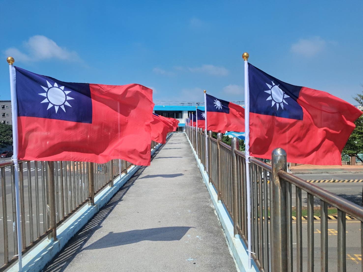 05 營造出熱鬧喜慶的國慶氛圍 讓市民與遊客一眼就能感受到節日的榮耀與歡欣