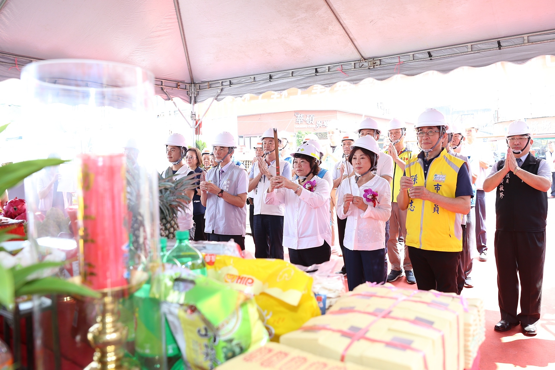 0 黃敏惠市長祈求工程順利 1 0