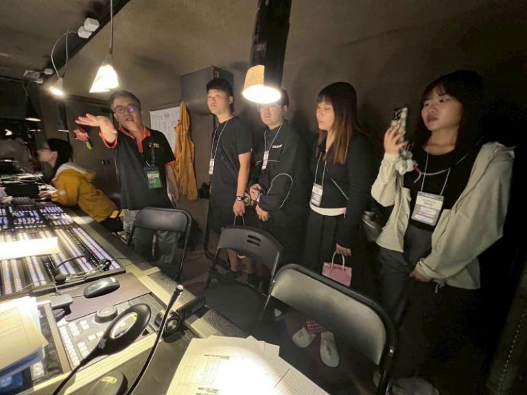 玄奘大傳進軍大巨蛋! 學生見習職棒轉播校長到場熱情應援 3 20251001173144 1ae1a5b3