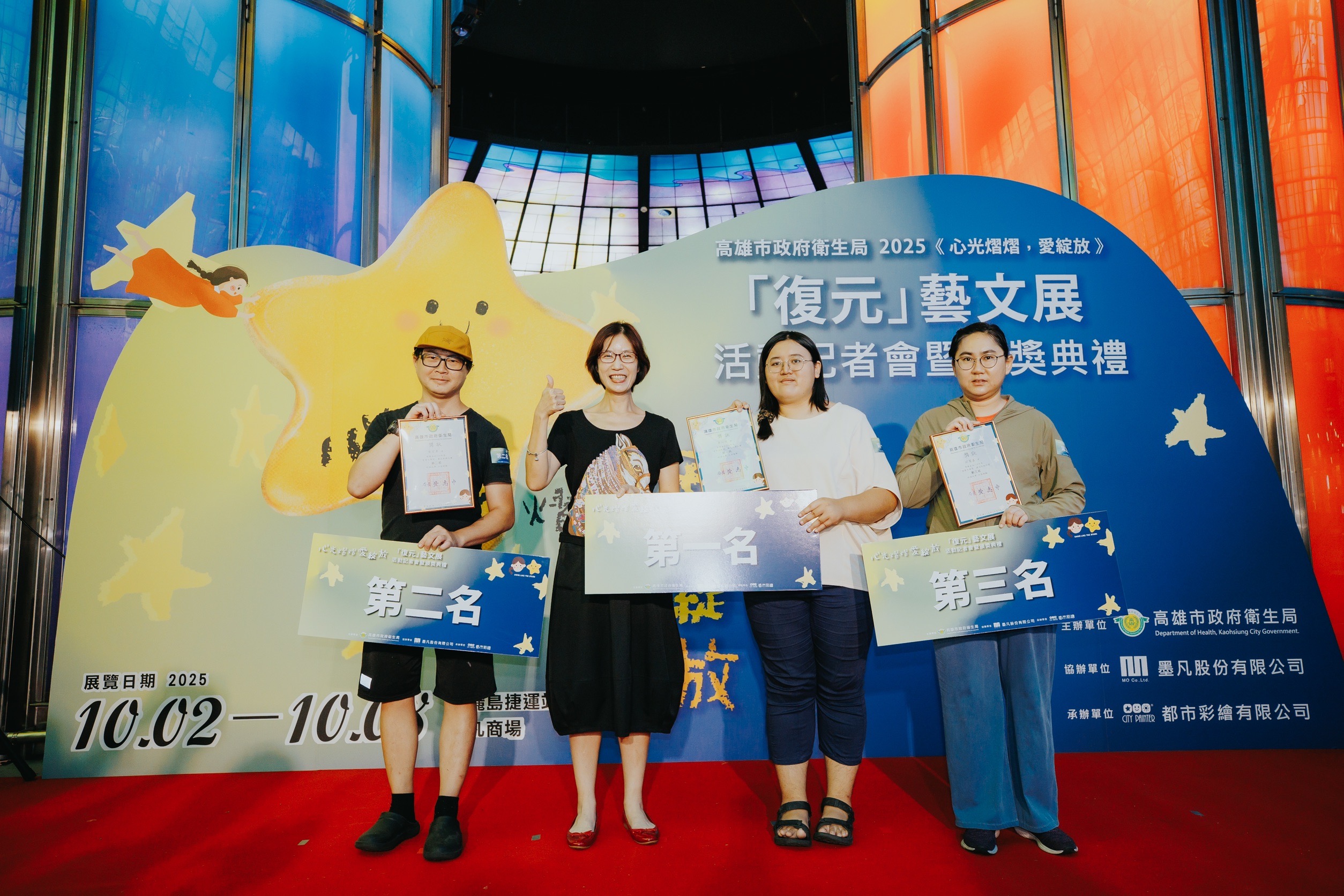 精神康復者復元旅程的藝術創作 高捷美麗島站光之穹頂今起溫暖開展 高雄市衛生局主辦 「心光熠熠,愛綻放」復元藝文展述說生命故事 7 IMG 6169