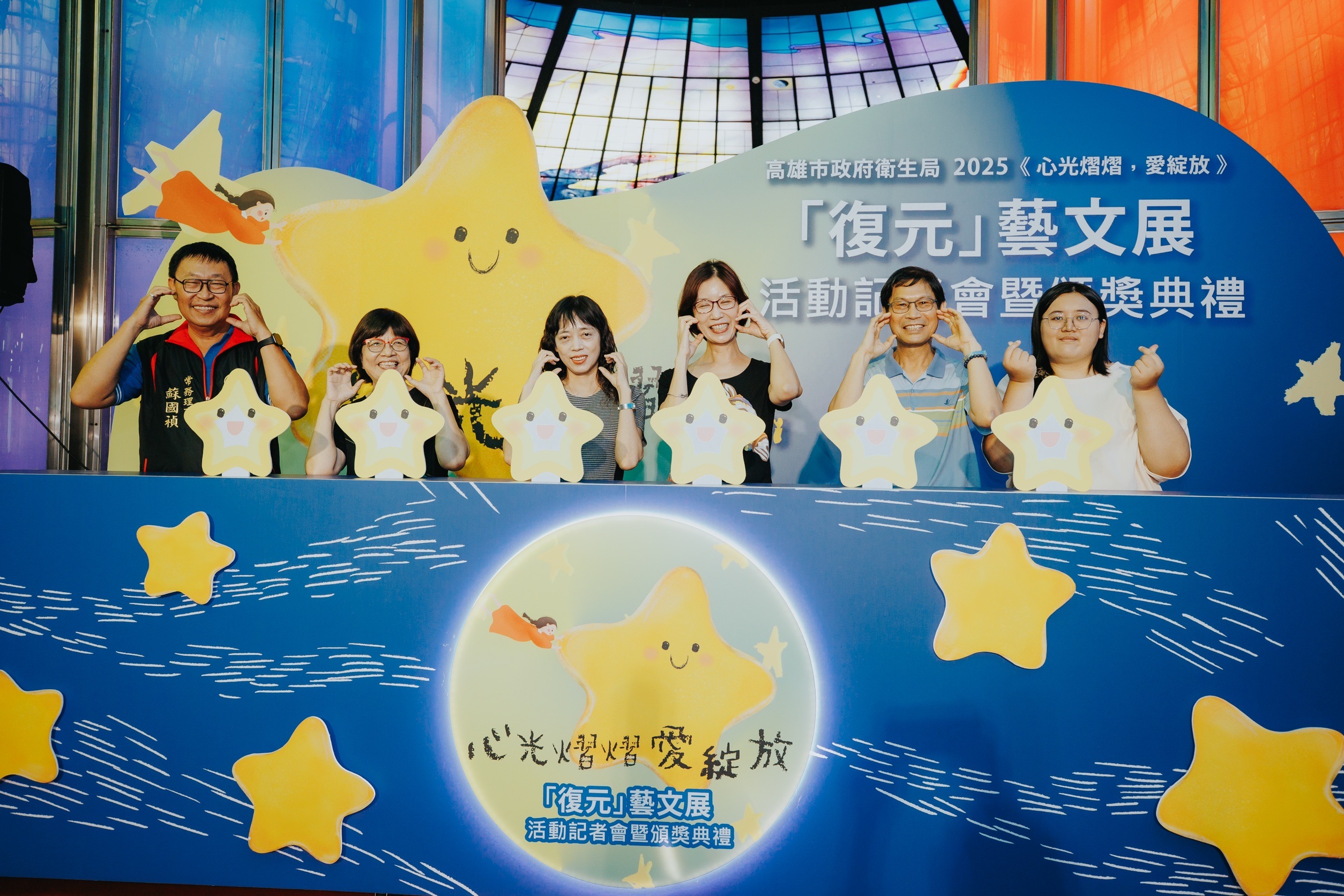 精神康復者復元旅程的藝術創作 高捷美麗島站光之穹頂今起溫暖開展 高雄市衛生局主辦 「心光熠熠,愛綻放」復元藝文展述說生命故事 8 IMG 6170