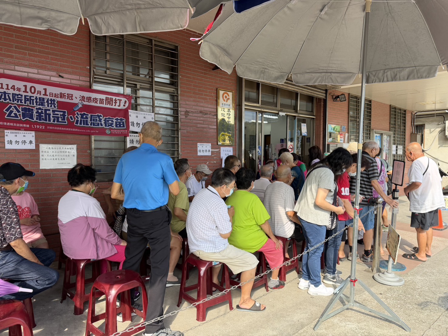 基隆流感疫苗開打 首日逾4千人接種熱烈響應 3 S 27820102 0