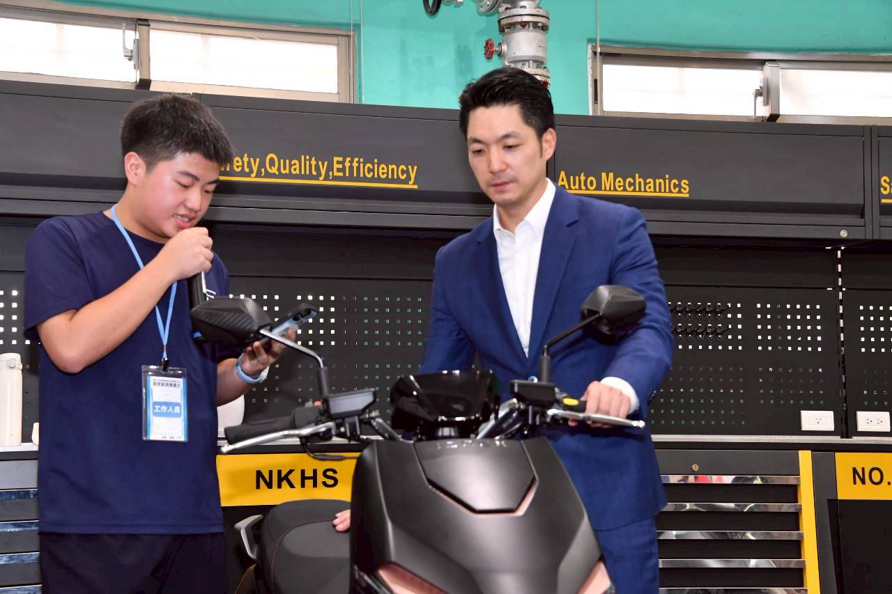蔣萬安揭牌智慧電動車教學中心 投700萬培育綠能人才 9 f6d906e3 a47b 40d8 ac15 3ac9a3cfd9d0