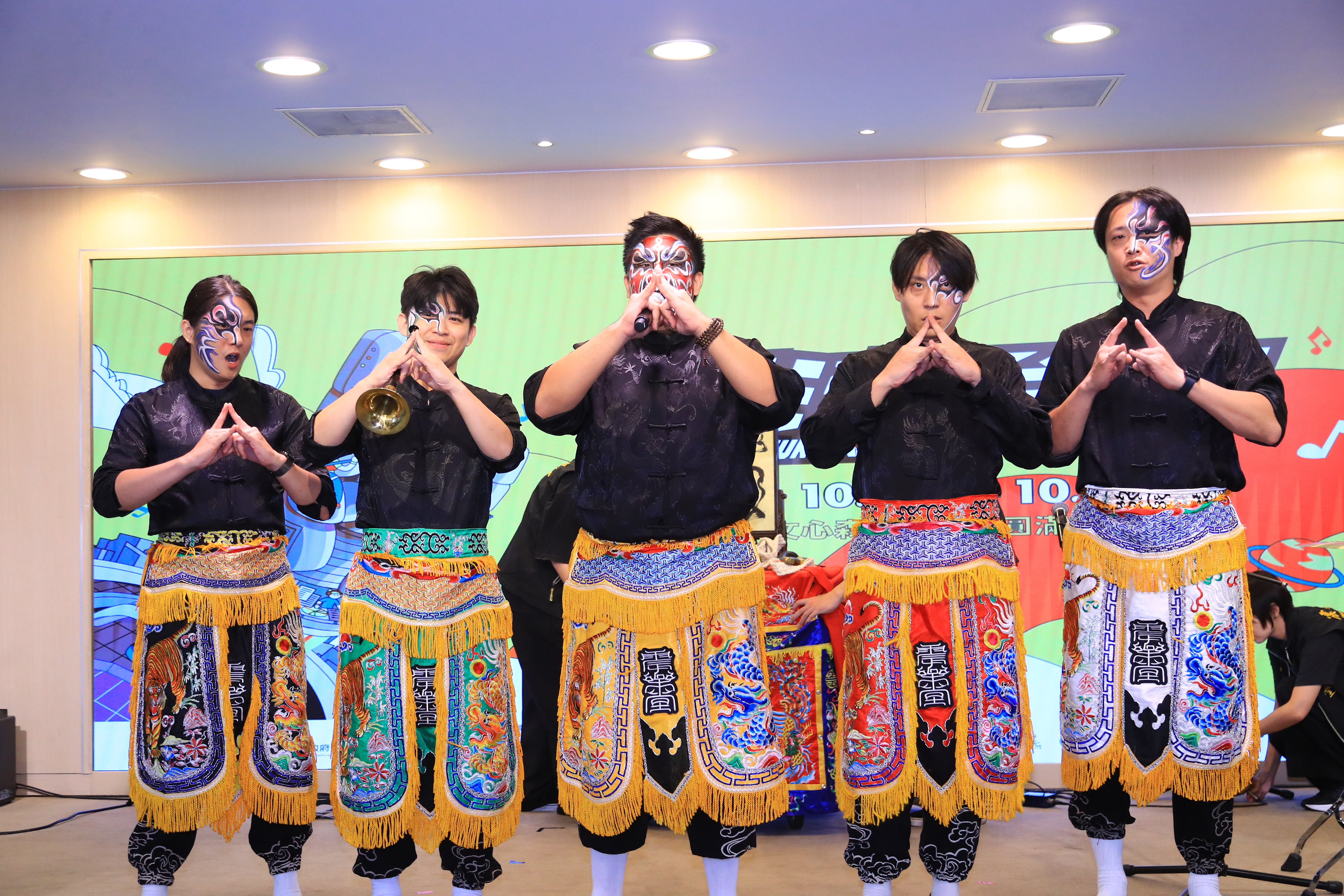 台語宮廟搖滾樂團 震樂堂 於記者會上演出 1