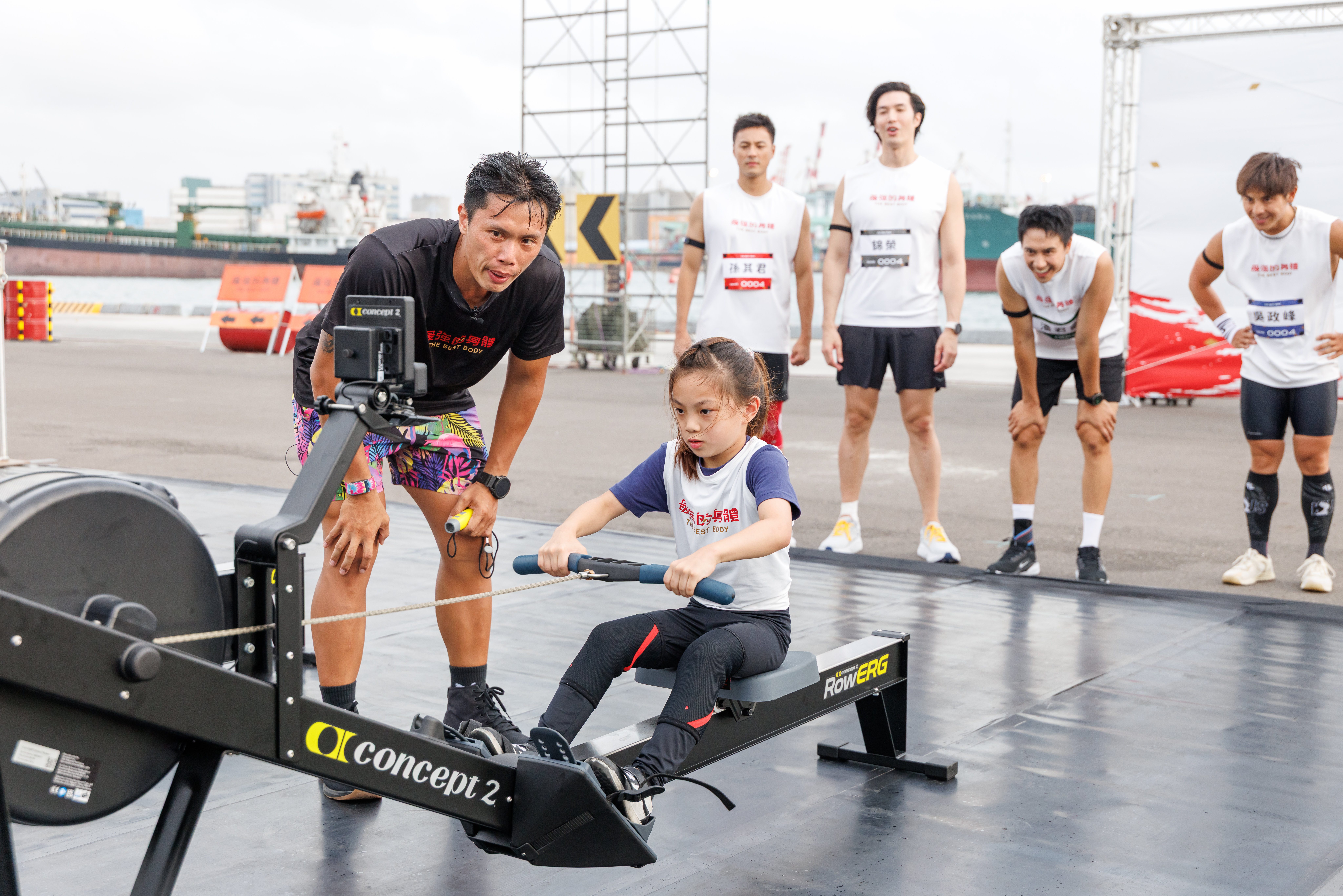 最強的身體7歲舉重小精靈何冰柔驚豔全場圖好看娛樂